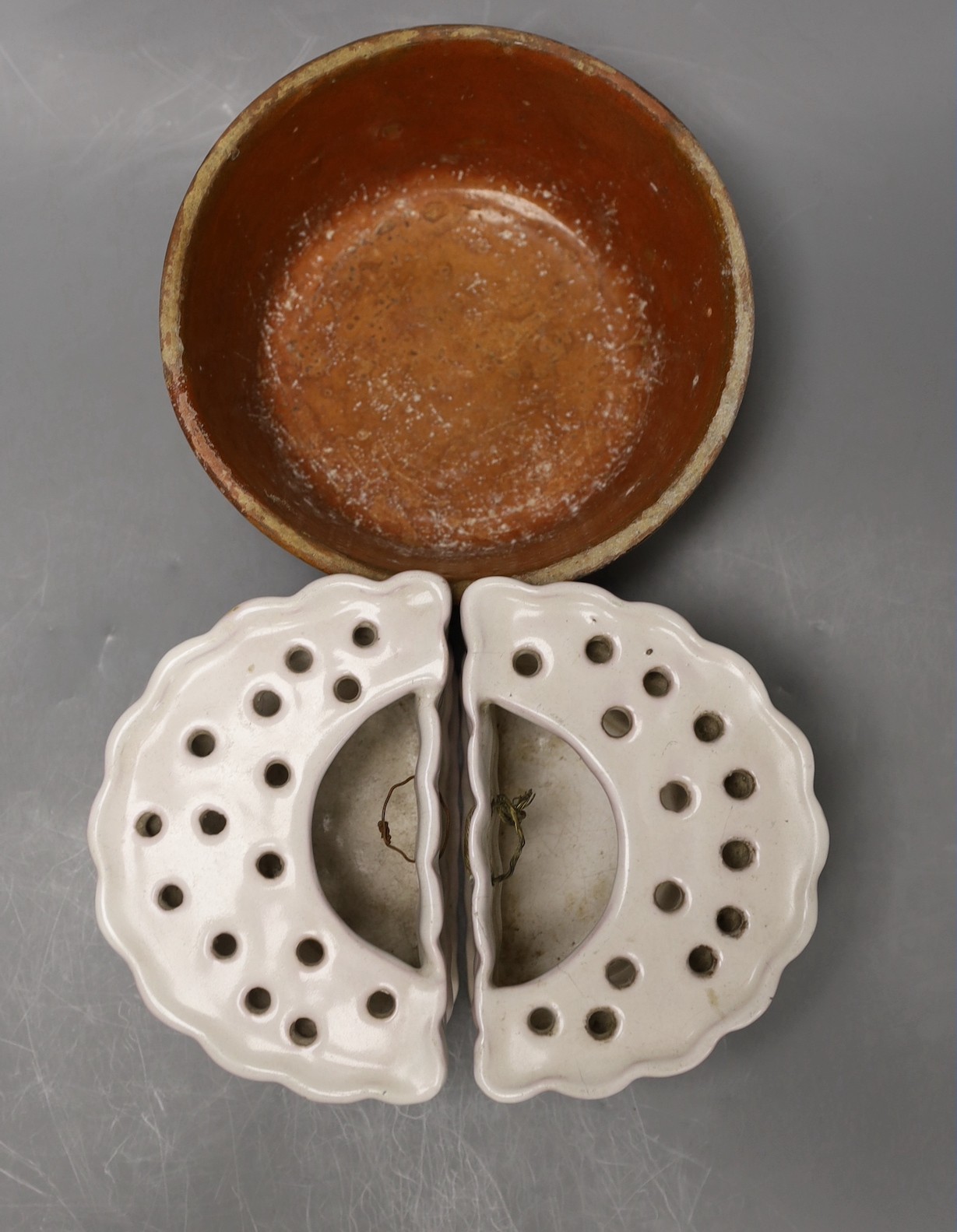 A Slipware conical bowl, 18th / 19th century, flaking to decoration, 19cm diameter